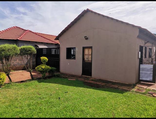 3 BEDROOM HOUSE FOR SALE IN GERMISTON SOUTH